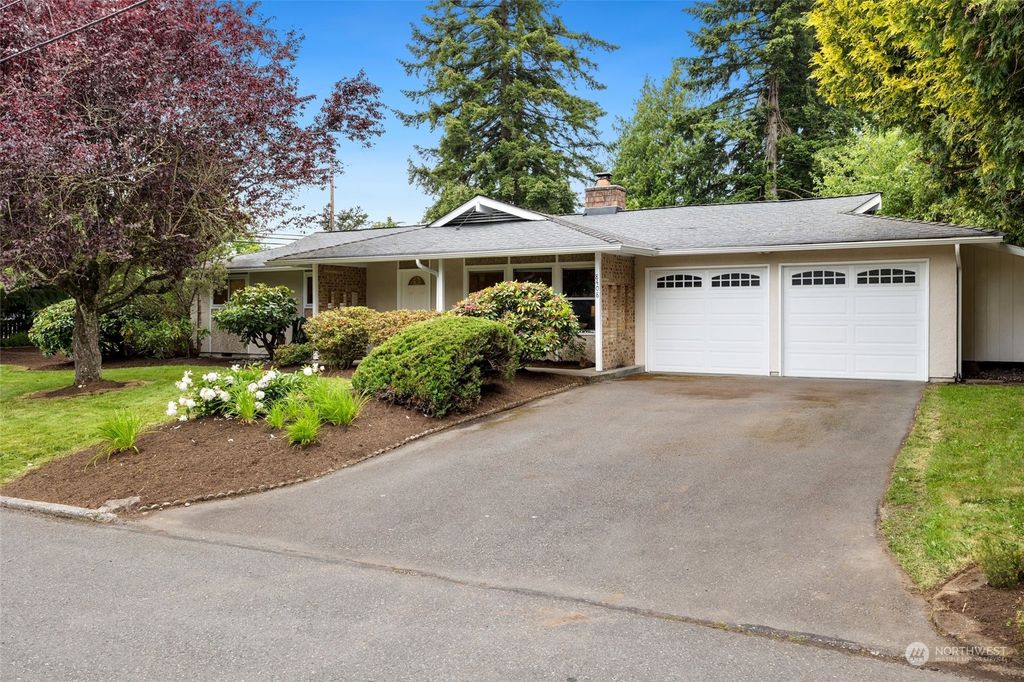 Photo of 8408 NE 138th Street, Kirkland, WA 98034 (MLS # 2255174)
