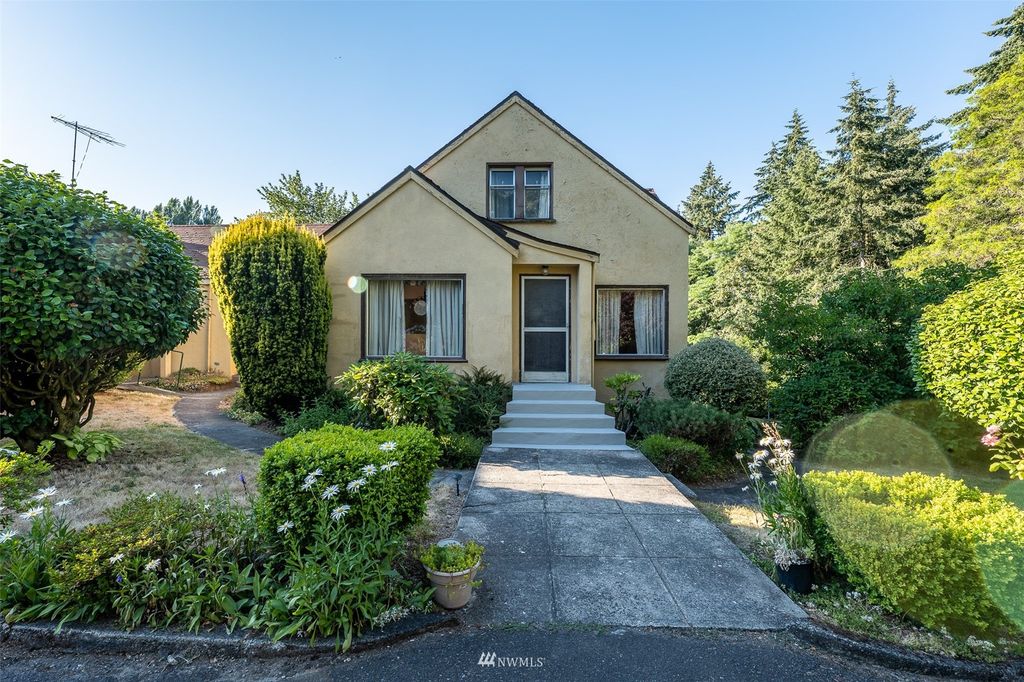 Photo of 4656 S 160th Street, Tukwila, WA 98188 (MLS # 1973385)