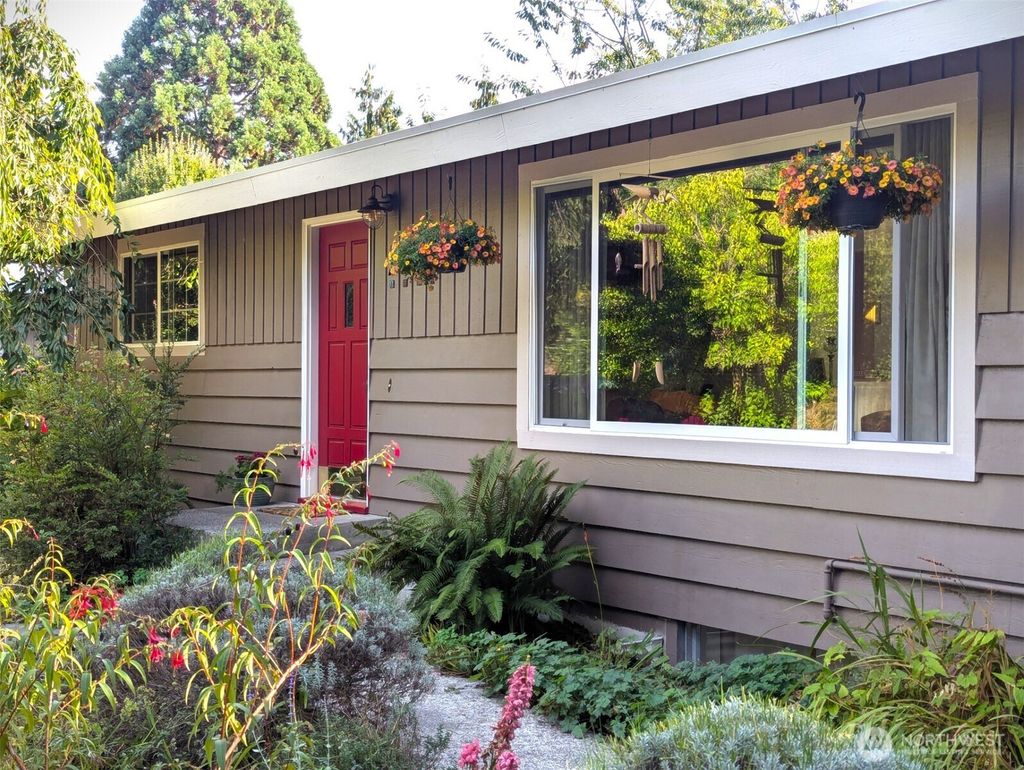 Photo of 7621 NE 205th Street, Kenmore, WA 98028 (MLS # 2418562)