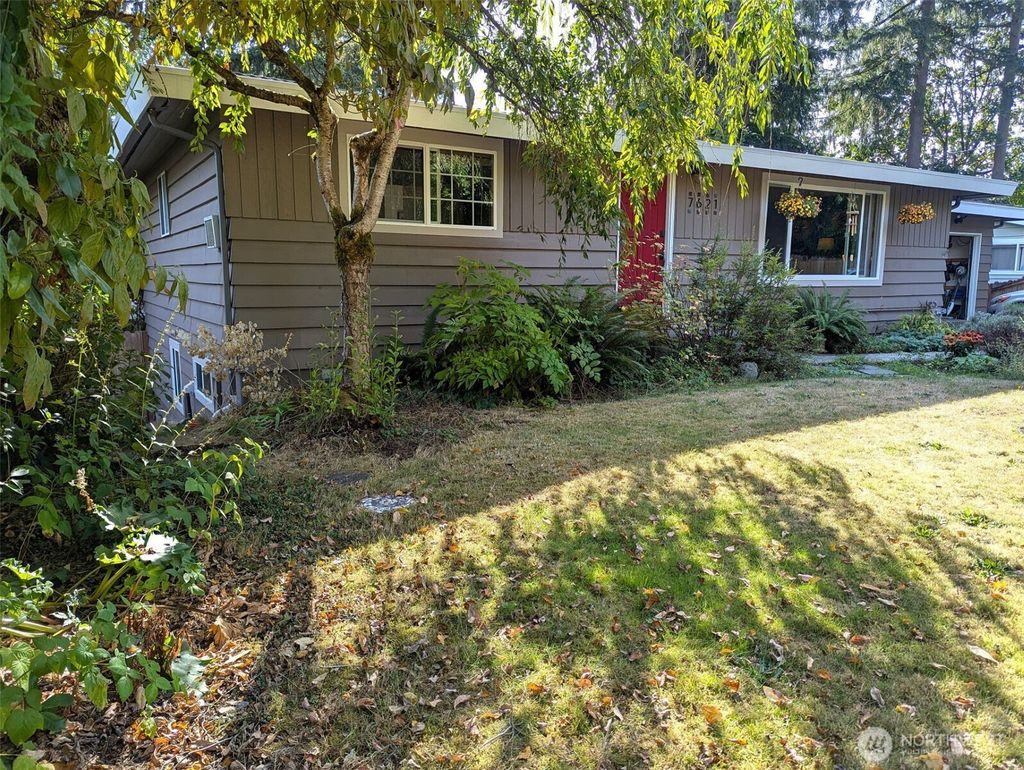 Photo of 7621 NE 205th Street, Kenmore, WA 98028 (MLS # 2418562)