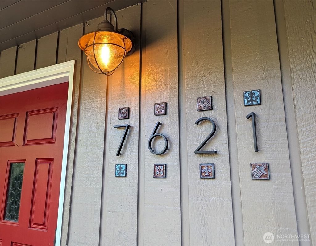 Photo of 7621 NE 205th Street, Kenmore, WA 98028 (MLS # 2418562)