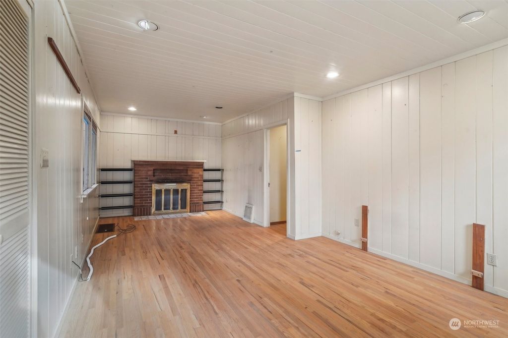 Photo of 1014 4th Avenue N, Seattle, WA 98109 (MLS # 2330558)