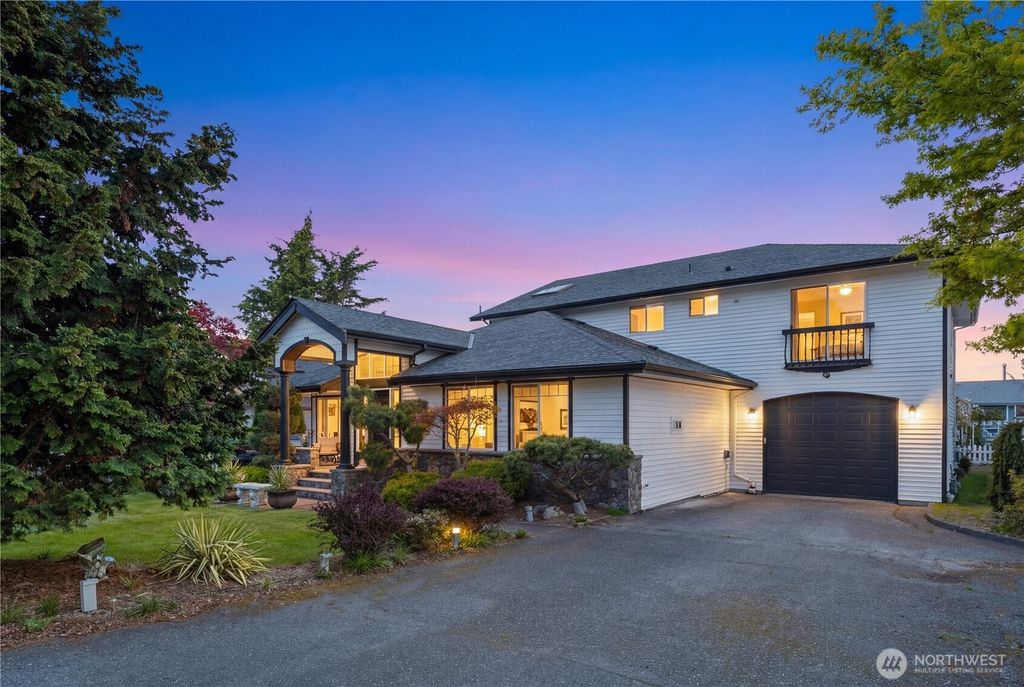 Photo of 814 N 32nd Street, Renton, WA 98056 (MLS # 2501490)