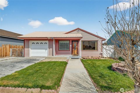 Photo of 417 SE H Street, Quincy, WA 98848 (MLS # 2502817)