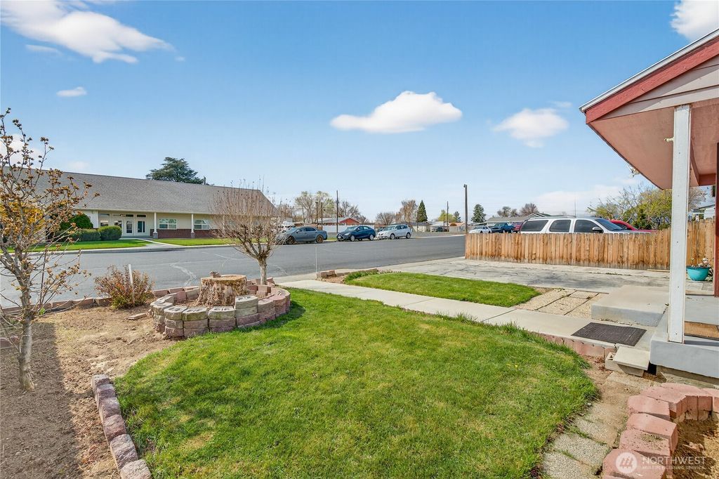 Photo of 417 SE H Street, Quincy, WA 98848 (MLS # 2502817)
