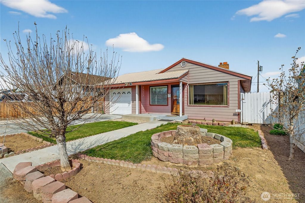 Photo of 417 SE H Street, Quincy, WA 98848 (MLS # 2502817)