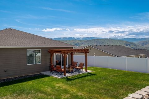 Photo of 2355 3rd St SE St, East Wenatchee, WA 98802 (MLS # 2515651)
