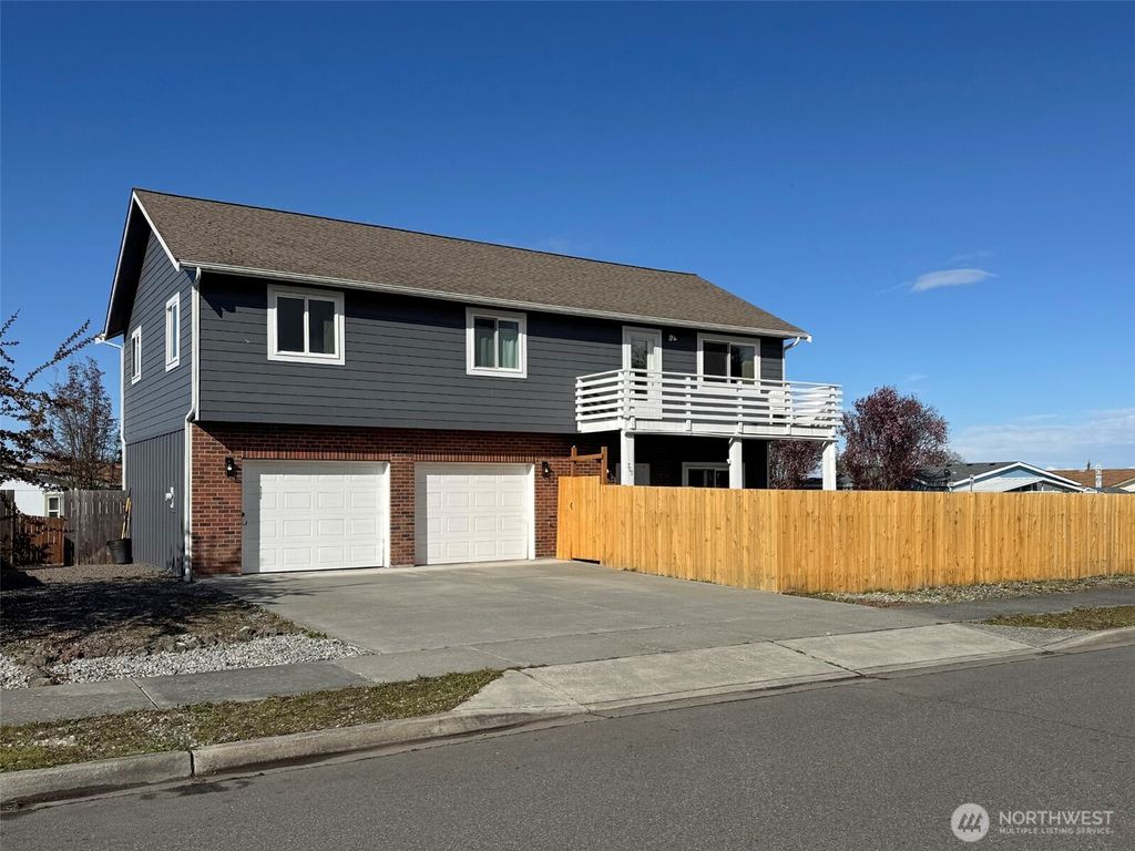 Photo of 700 W Fir Street, Sequim, WA 98382 (MLS # 2498847)
