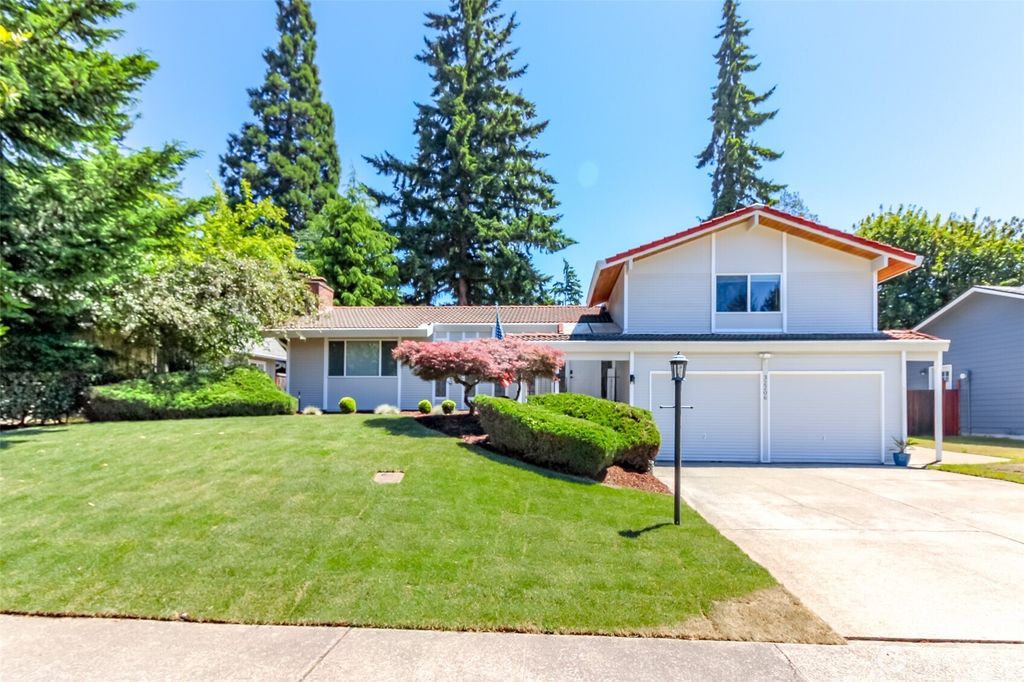 Photo of 32206 27th Avenue SW, Federal Way, WA 98023 (MLS # 2493685)
