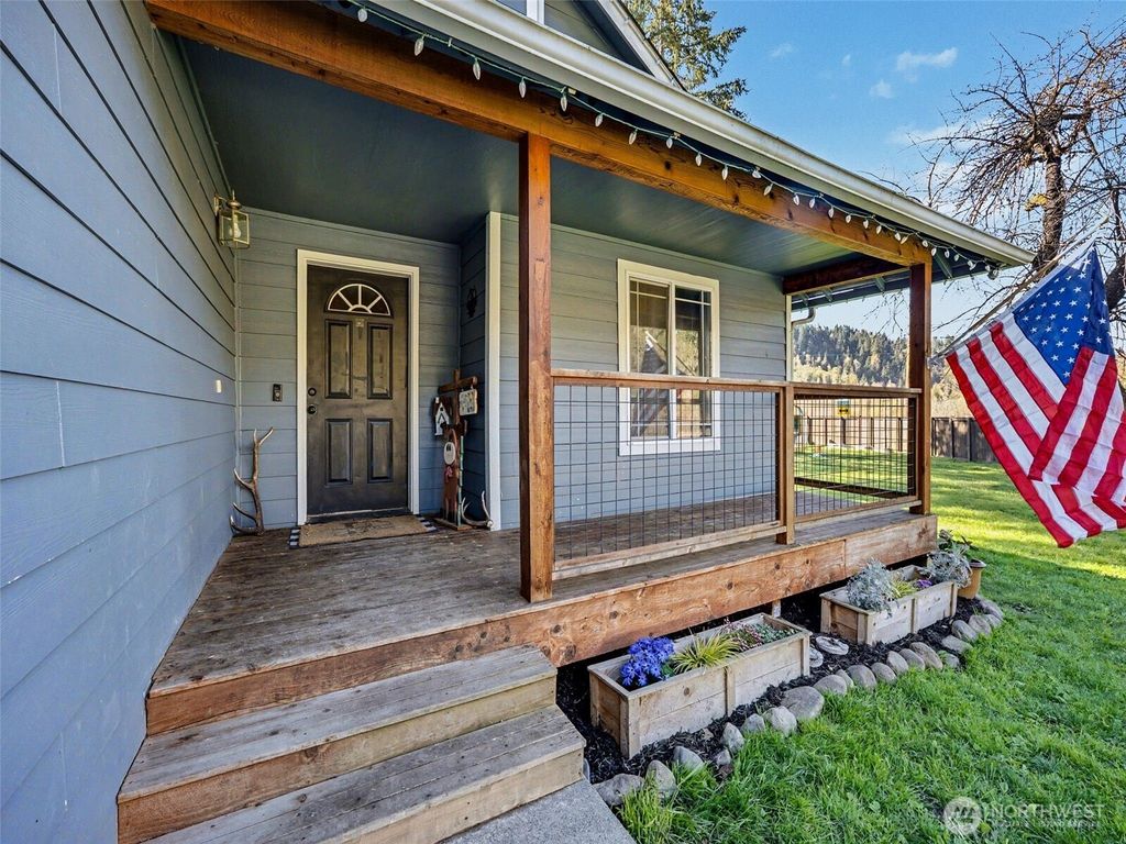 Photo of 645 Orville Road E, Eatonville, WA 98328 (MLS # 2531034)
