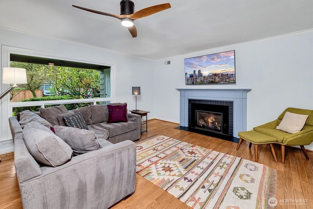 Photo of 1252 NE 89th Street, Seattle, WA 98115 (MLS # 2488322)