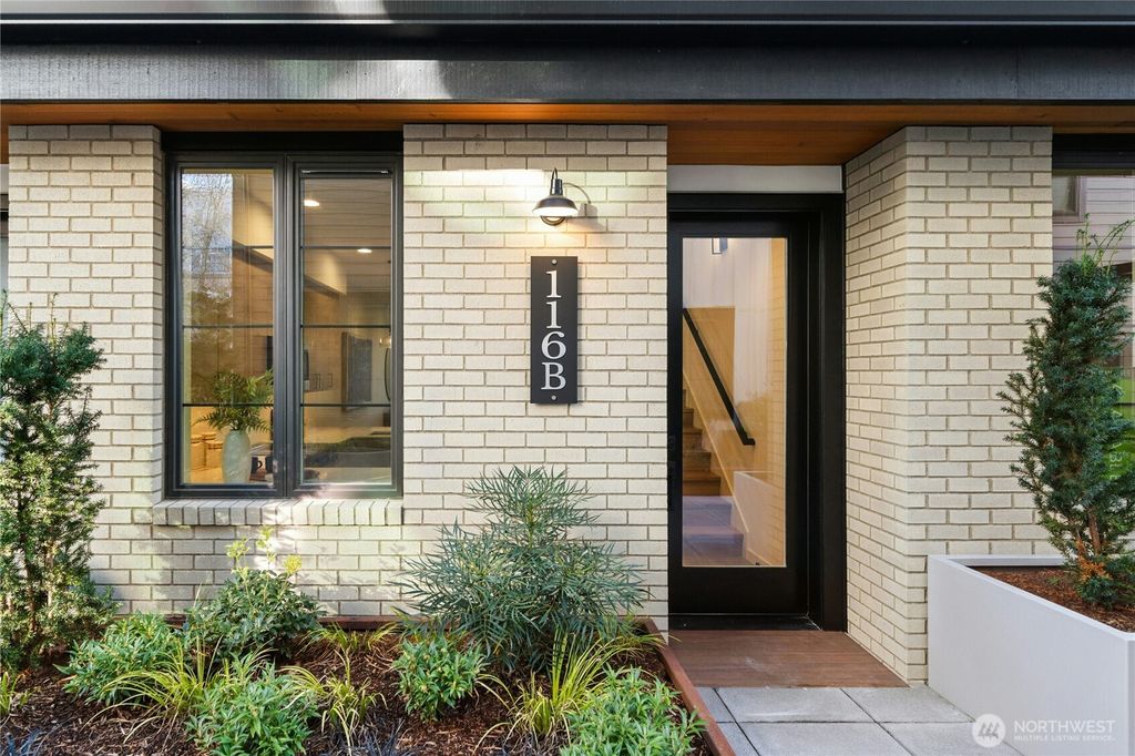 Photo of 116 E 2nd Street S #E, Kirkland, WA 98033 (MLS # 2513219)