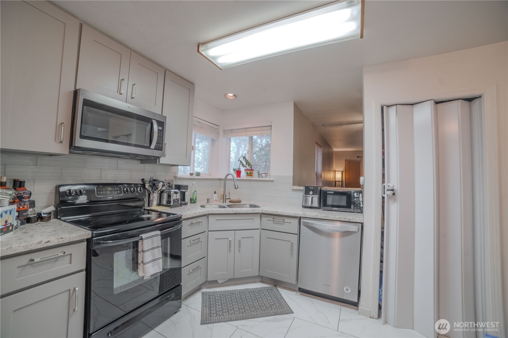 833 SW Sunset Boulevard 42