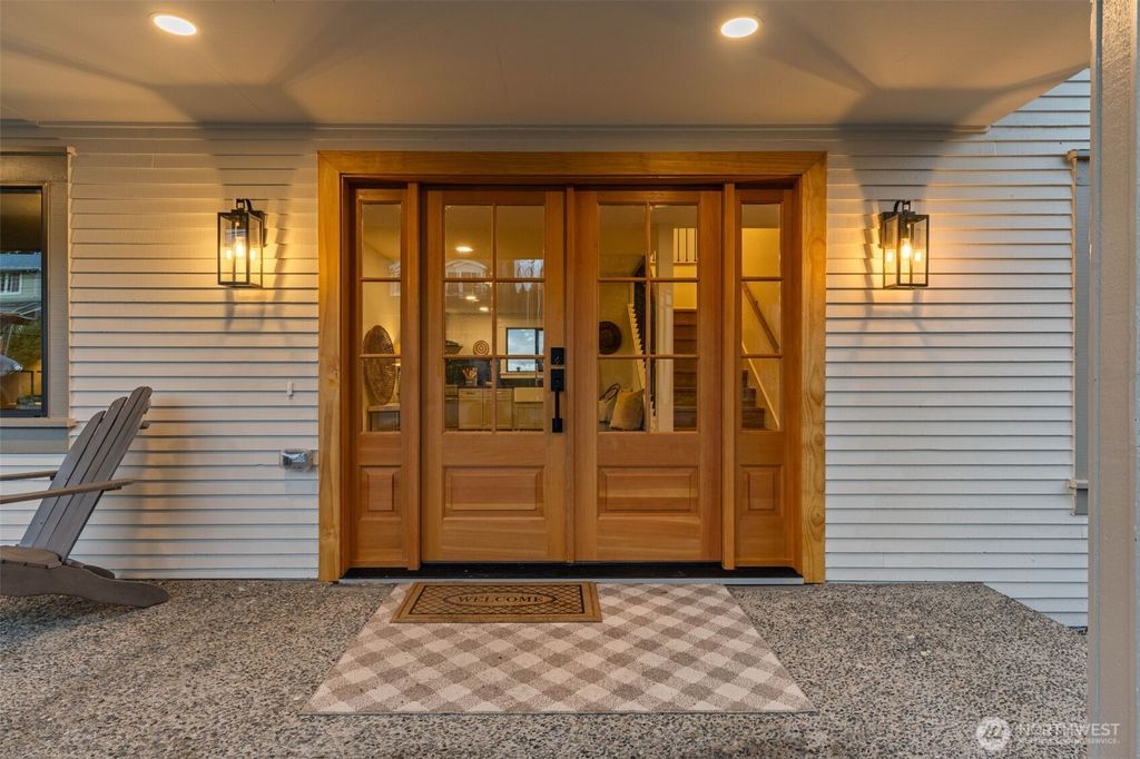 Photo of 6013 106th Avenue NE, Kirkland, WA 98033 (MLS # 2470862)