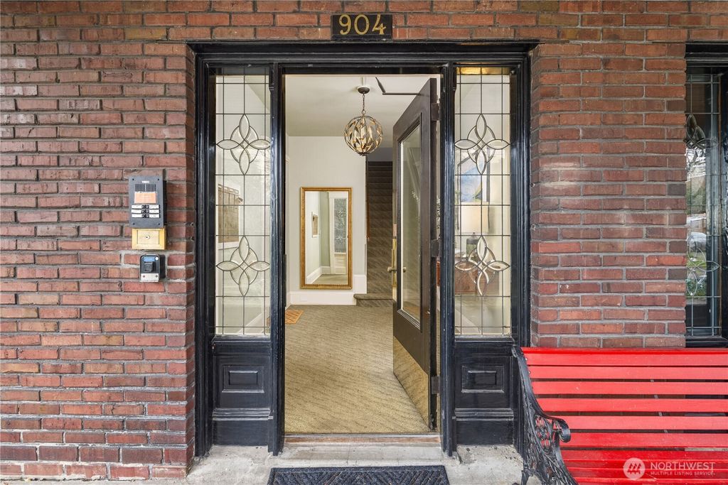 Photo of 904 E Miller Street #2, Seattle, WA 98102 (MLS # 2438000)