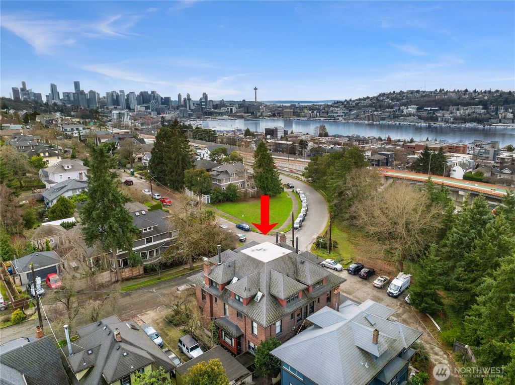 Photo of 904 E Miller Street #2, Seattle, WA 98102 (MLS # 2438000)