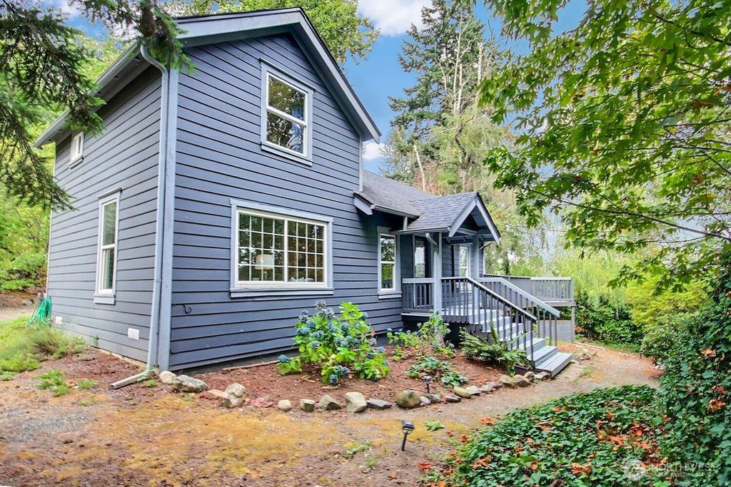 Photo of 14003 Macadam Road S, Tukwila, WA 98168 (MLS # 2430962)