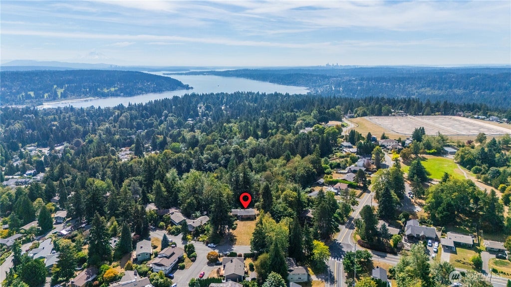 Photo of 4711 NE 201st Place, Lake Forest Park, WA 98155 (MLS # 2585327)