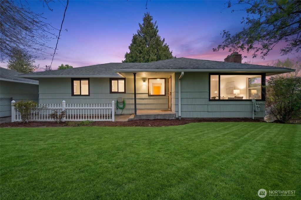 Photo of 2426 S 142nd, SeaTac, WA 98168 (MLS # 2515448)