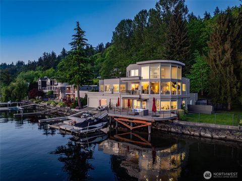 Photo of 2007 E Lake Sammamish Parkway NE, Sammamish, WA 98074 (MLS # 2519464)