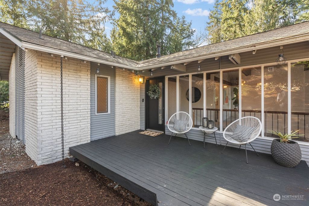 Photo of 229 210th Place NE, Sammamish, WA 98074 (MLS # 2045146)