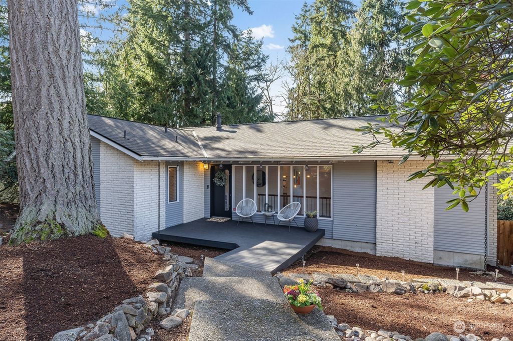 Photo of 229 210th Place NE, Sammamish, WA 98074 (MLS # 2045146)