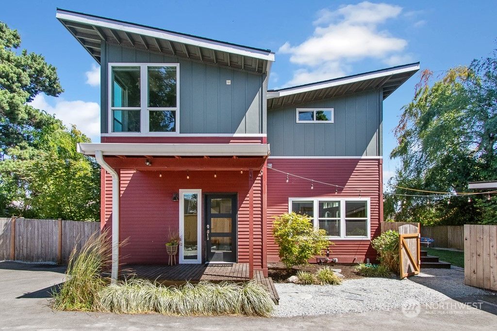 Photo of 3527 SW 100th Street, Seattle, WA 98146 (MLS # 2134842)