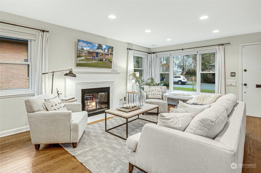 Photo of 6807 24th Avenue NE, Seattle, WA 98115 (MLS # 2187615)