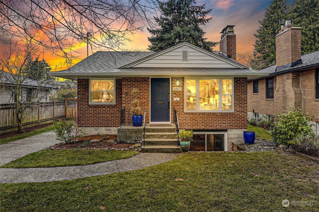 Photo of 6807 24th Avenue NE, Seattle, WA 98115 (MLS # 2187615)