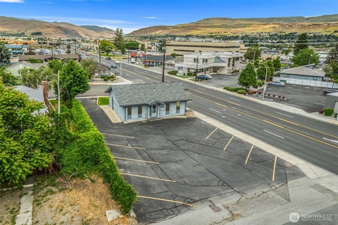 Photo of 710 N Miller Street, Wenatchee, WA 98801 (MLS # 2535094)