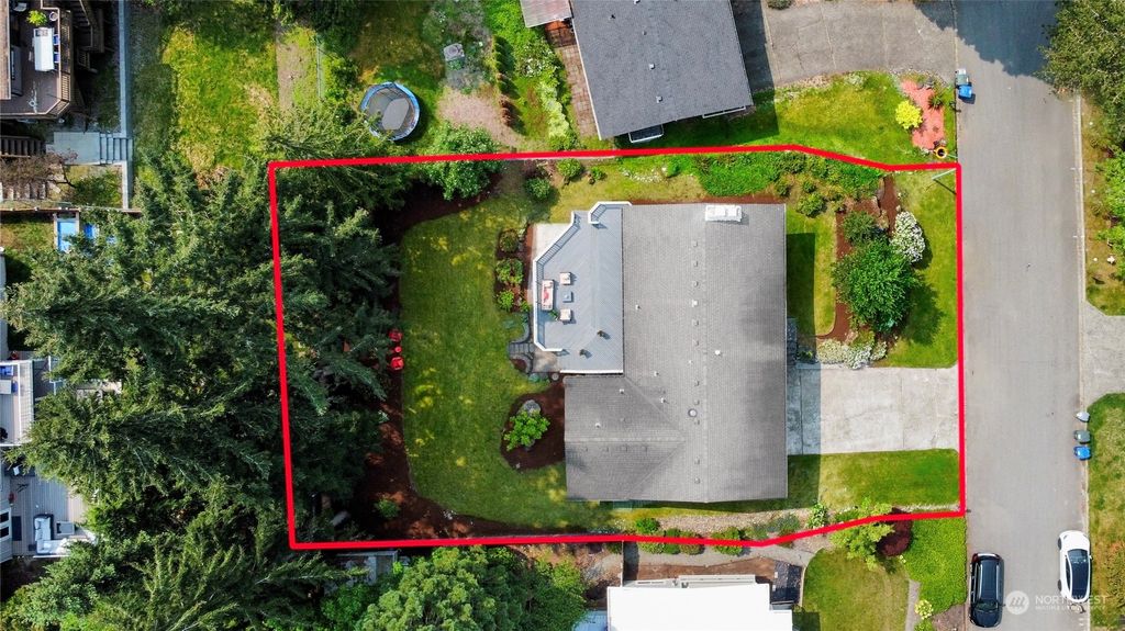 Photo of 15627 SE 42nd Court, Bellevue, WA 98006 (MLS # 2070522)