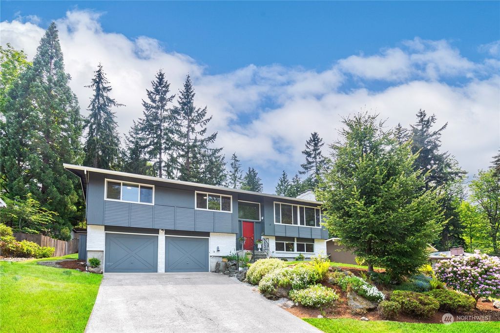 Photo of 15627 SE 42nd Court, Bellevue, WA 98006 (MLS # 2070522)