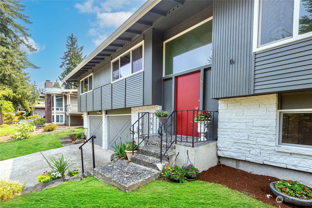 Photo of 15627 SE 42nd Court, Bellevue, WA 98006 (MLS # 2070522)