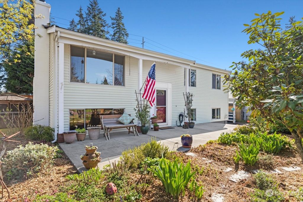 Photo of 6118 167th Place SW, Lynnwood, WA 98037 (MLS # 2061020)