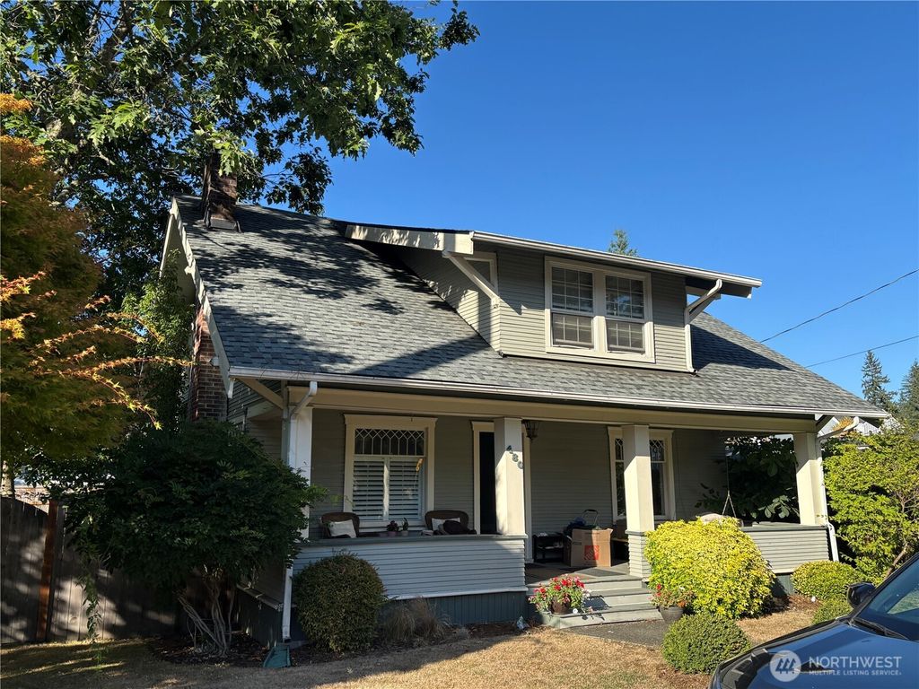 Photo of 480 SE Bush Street, Issaquah, WA 98027 (MLS # 2437245)
