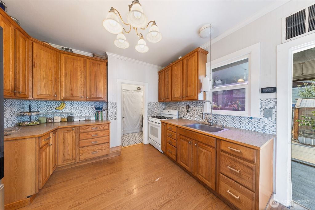 Photo of 2018 Rockefeller Avenue, Everett, WA 98201 (MLS # 2426983)