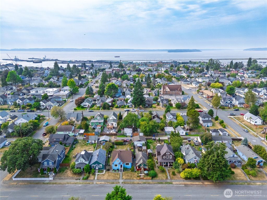 Photo of 2018 Rockefeller Avenue, Everett, WA 98201 (MLS # 2426983)