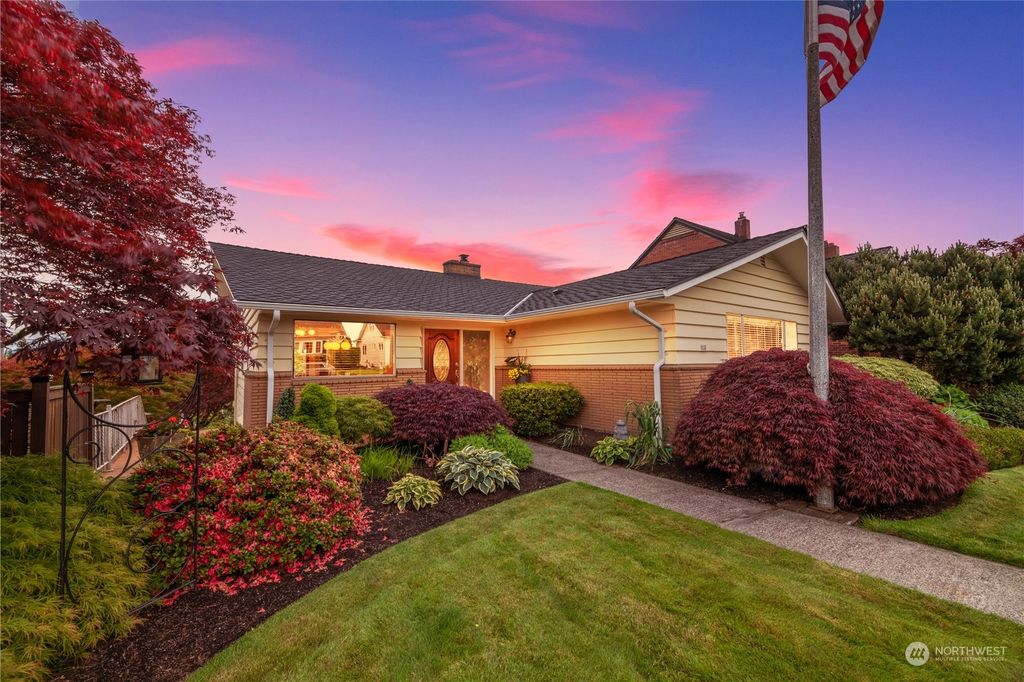 Photo of 827 Hoyt Avenue, Everett, WA 98201 (MLS # 2242072)