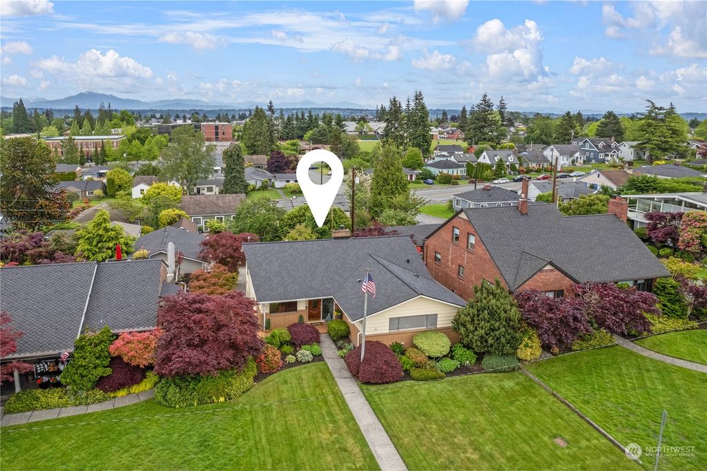 Photo of 827 Hoyt Avenue, Everett, WA 98201 (MLS # 2242072)