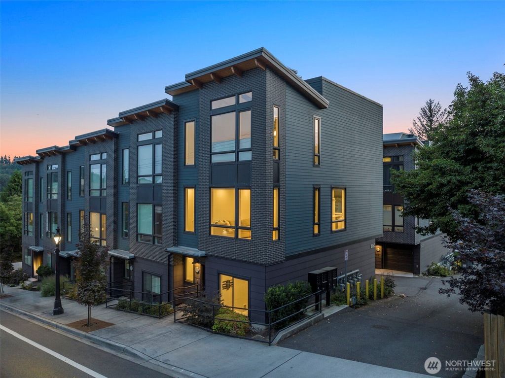 Photo of 18513 104th Avenue NE #1A, Bothell, WA 98011 (MLS # 2342192)