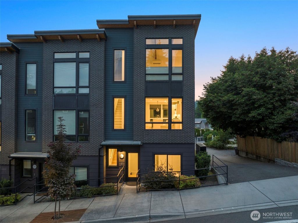Photo of 18513 104th Avenue NE #1A, Bothell, WA 98011 (MLS # 2342192)