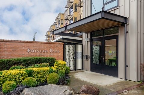 210 W Pioneer Unit 313, Puyallup, WA 98371 - MLS#: 2353130