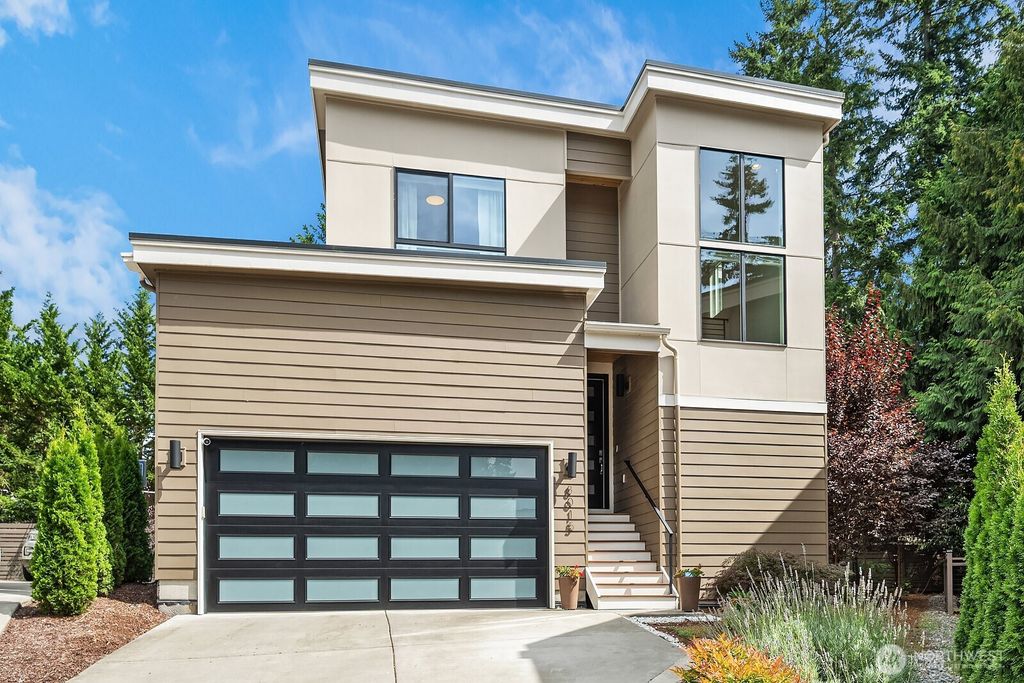 Photo of 8015 NE 116th Place, Kirkland, WA 98034 (MLS # 2432783)