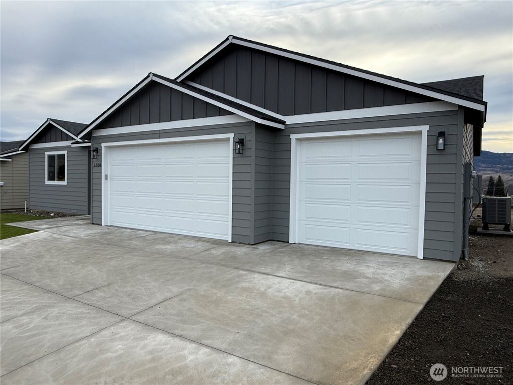 Photo of 2388 2nd Street SE, East Wenatchee, WA 98802 (MLS # 2460224)