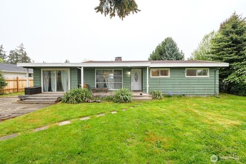 Photo of 1111 W 15th Street, Port Angeles, WA 98363 (MLS # 2512579)