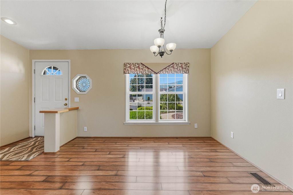 Photo of 1808 Heritage Drive, Wenatchee, WA 98801 (MLS # 2528678)