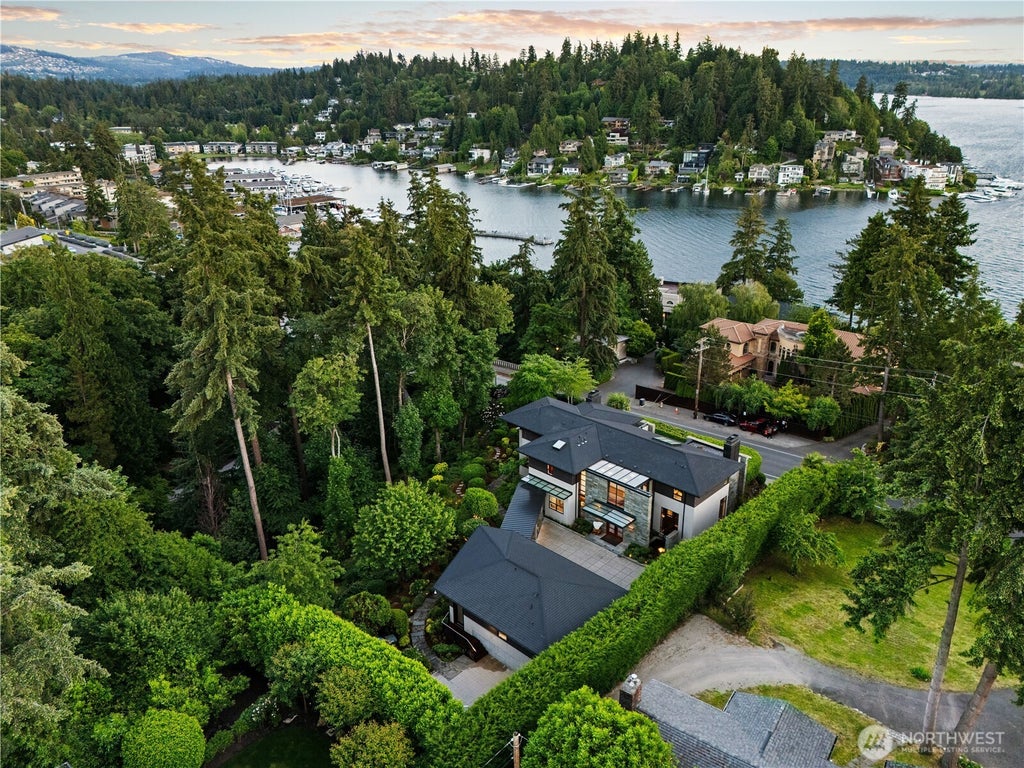 Photo of 9632 Lake Washington Boulevard NE, Bellevue, WA 98004 (MLS # 2547912)