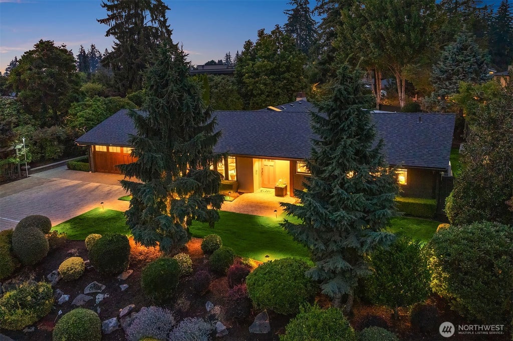 Photo of 9520 NE 16th Street, Clyde Hill, WA 98004 (MLS # 2564052)