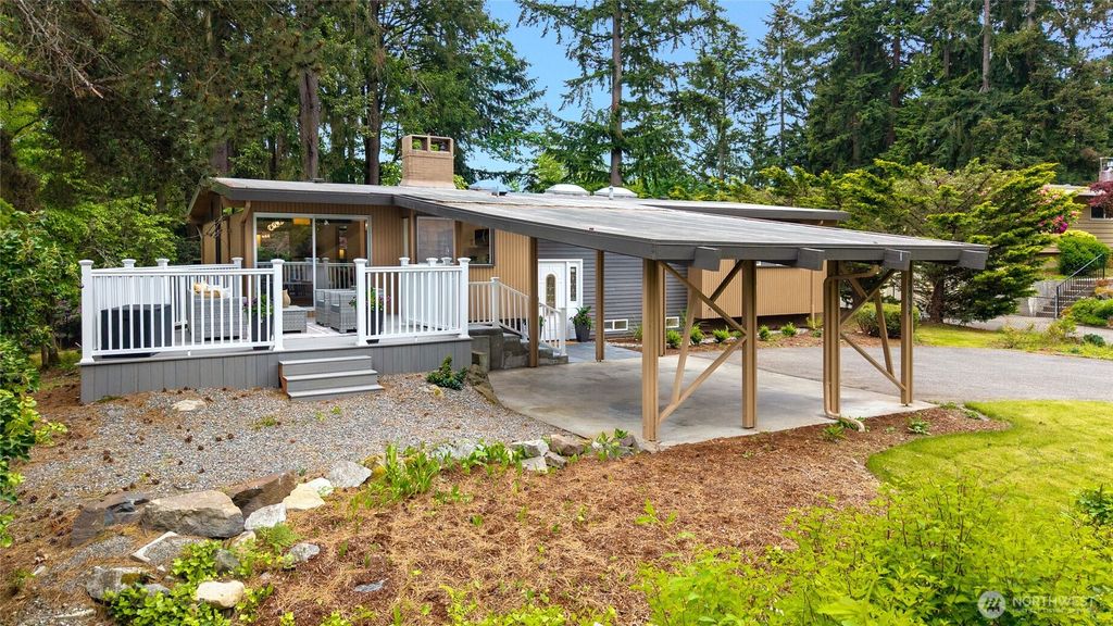 Photo of 16559 SE 45th Place, Bellevue, WA 98006 (MLS # 2522124)