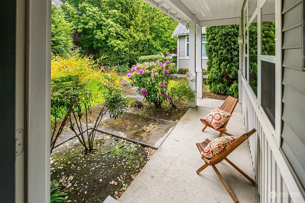 Photo of 23213 NE 8th Place, Sammamish, WA 98074 (MLS # 2239258)